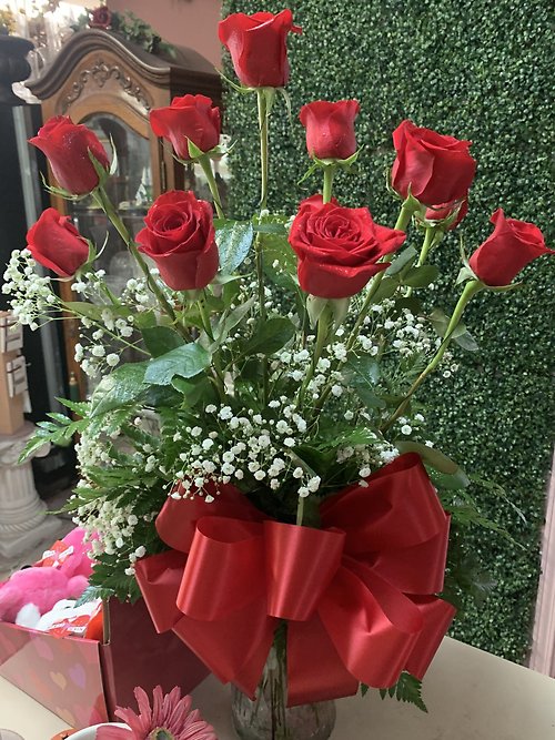 Dozen long stem roses arranged